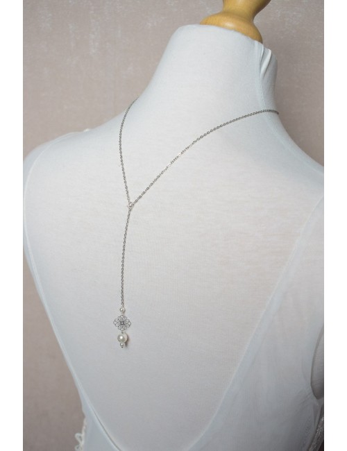 Bijou de dos bohème Daisy  à fleurs pour la mariée en robe dos nu