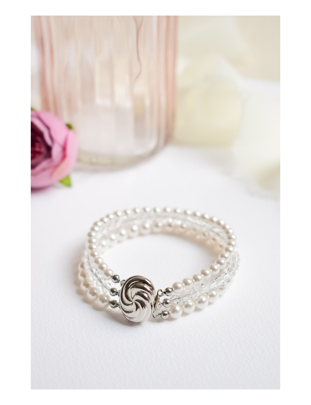 Bracelet de mariage Denise, 3 rangs de perles et un fermoir ovale