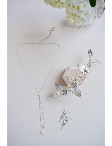 Ornement de cheveux modèle Feuillage avec perles et fleurs dorées.