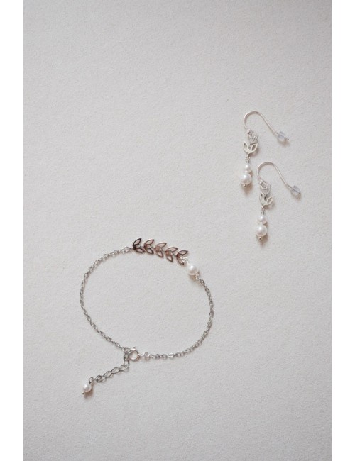 Bracelet pour la mariée modèle Napoli, perles blanches et chaine épi.