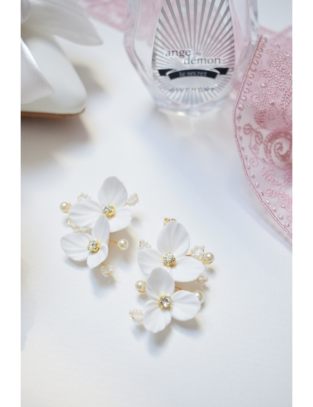 Boucles d'oreilles de mariée modèle Dulce en fleurs de porcelaine