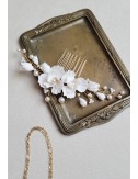 Peigne à cheveux pour la mariée modèle Lilas, avec fleurs de porcelain