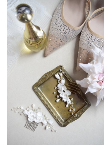 Peigne à cheveux pour la mariée modèle Lilas, avec fleurs de porcelain