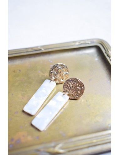 Boucles d'oreilles de mariage Aimée avec breloque écaille de tortue