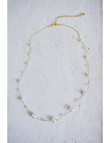 Collier de mariage modèle Plumetis, perles et cristaux pour décolleté.