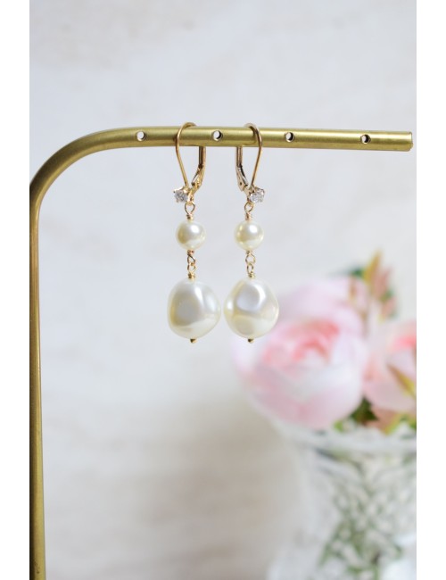 Boucles d'oreilles pendantes avec des perles irrégulières Salomé