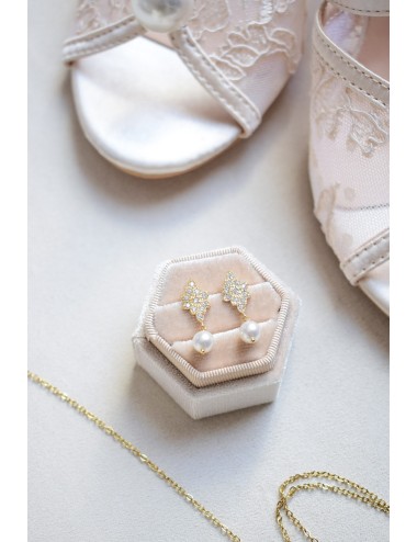 Boucles d'oreilles Albane en zirconium et petites perles nacrées