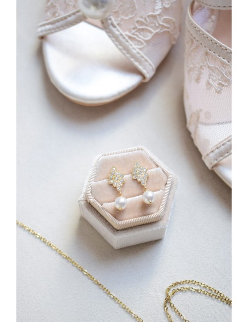 Boucles d'oreilles Albane en zirconium et petites perles nacrées