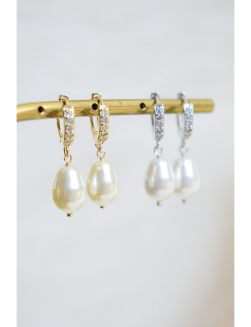 Petites créoles de mariage Poudrée, avec une perle goutte nacrée
