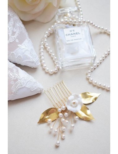 Peigne à cheveux pour la mariée modèle Ode, fleur de porcelaine perles