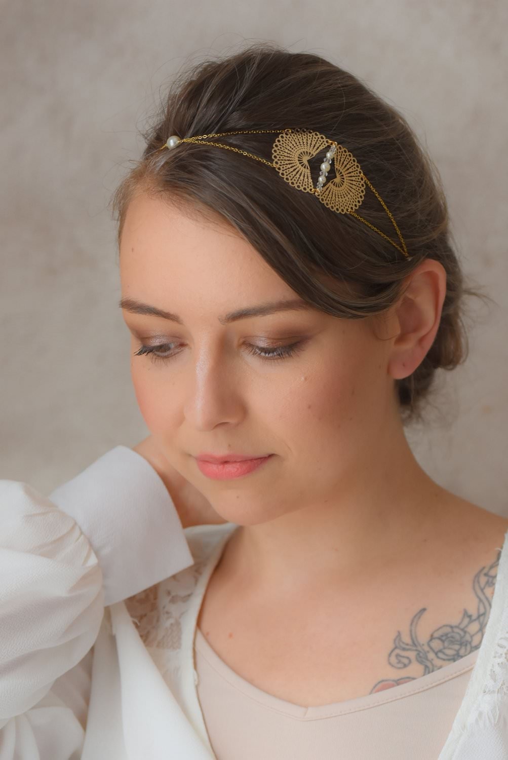 Headband serre-tête/ bandeau design brodé de ficelles et fils argentés.  Bijou de tête mariage. -  France
