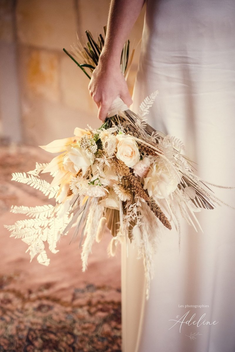 bouquet de mariee en fleurs sechees couleurs beige naturel